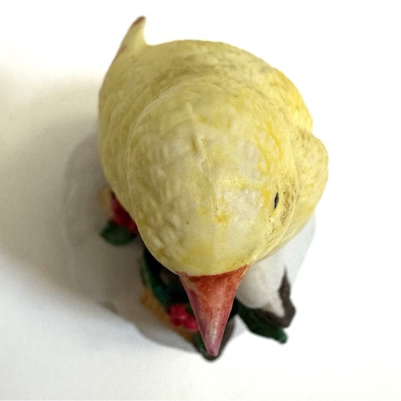 Vtg Flambro Porcelain Yellow Canary Bird Music Box Christmas Holiday Snow Holly - Picture 7 of 9